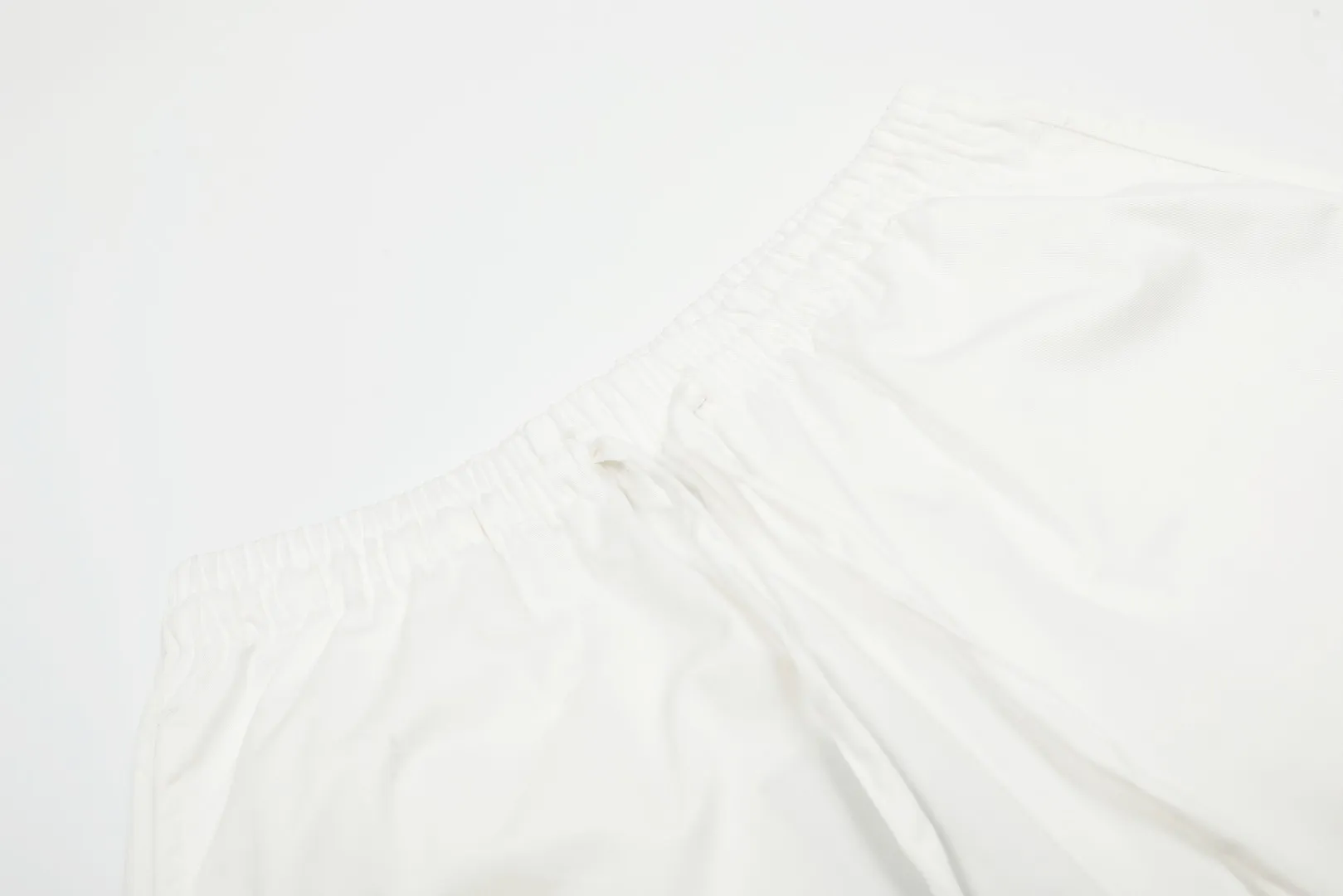 P166 💰 "Top quality" Style number: 1102# [Ralph Lauren Paul small label war horse basic classic shorts] ✅Ralph Lauren Ralph Lauren dopamine war horse small label outdoor shorts ✅Summer fresh, classic and versatile drawstring basic classic shorts ✅Lazy style must-have item The upper body has a fresh feeling ✅Nylon silk floss is smooth and soft, highly breathable and not stuffy ✅Specialized for platform live broadcast, wholesale entity, summer running volume ✅Simple and easy to match, light American style, super great ✅Standard for summer, small and sexy is YYDS, a must-have for petite girls. Size: S-L #Elastic waistline can be stretched. Color: Black, White, Light Blue, Off-white, Pink, Light Green, Khaki